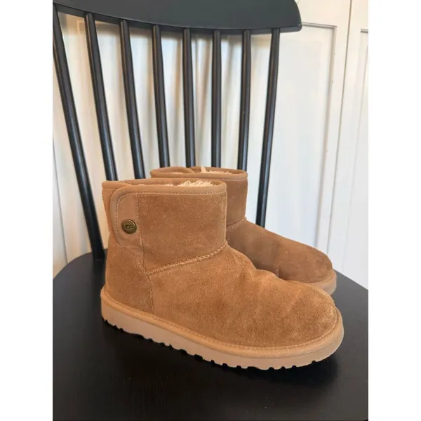 Ugg Jona Women’s snap closure short ankle boot size 6 - Image 11