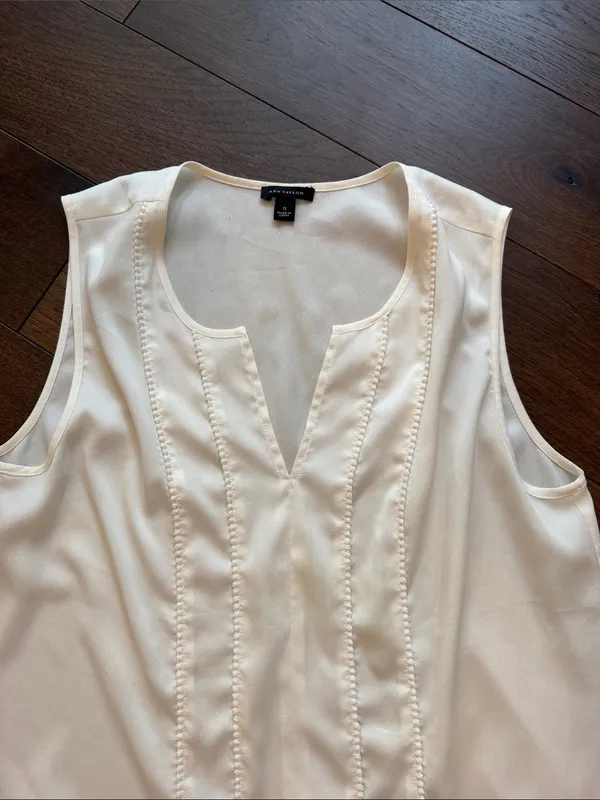 Ann Taylor Factory Cream Sleeveless V-Neck Textured Camisole - Small - C69-006 - Image 3