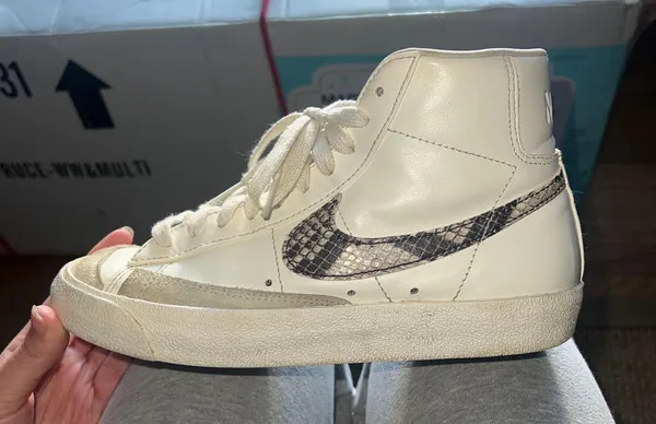 Nike Blazers - Image 3
