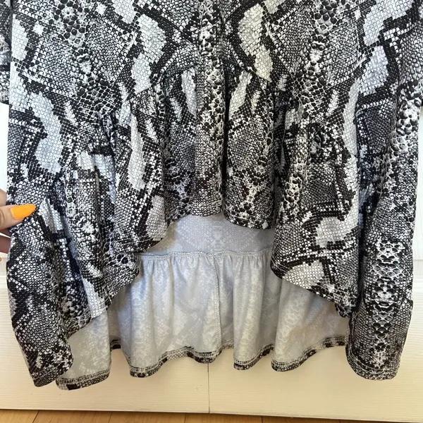 Altar’d State Womens Size‎ XS Top Blouse Black White Snake Skin - Image 4