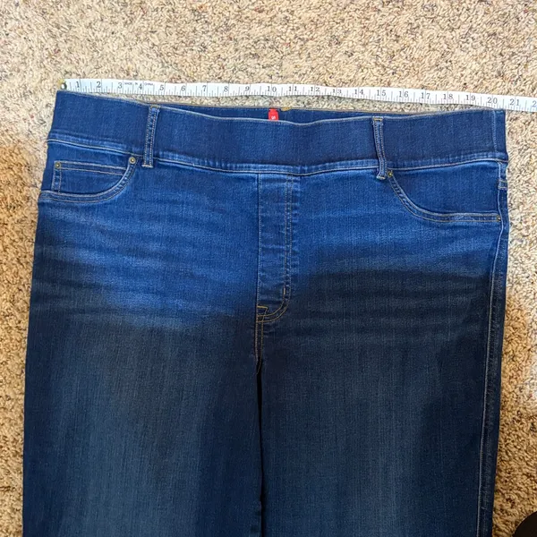 SPANX Pull-On Flare Jeans in Midnight Shade Medium Wash Size 3X Stretchy Denim - Image 12