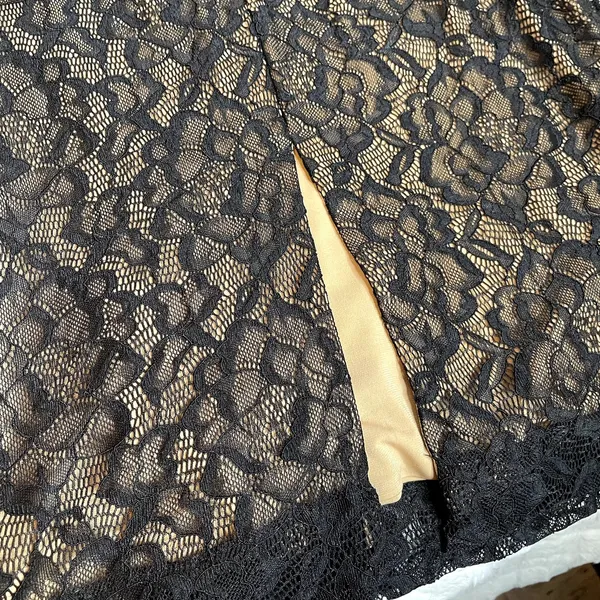 Dress The Population Black Lace Sheath Midi Dress V Neck Cap Sleeve‎ XS - Image 4