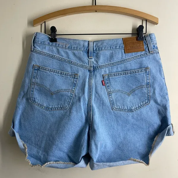 Levi’s 80s Mom Shorts High Rise Cuffed Denim Light Wash Size 32 - Image 5