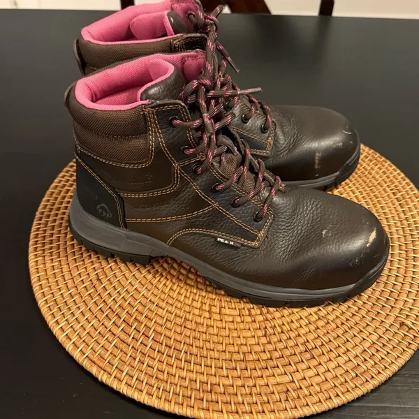 Wolverine Women's Brown‎ Leather Boots with Pink Accents composite toe size 9 - Image 8