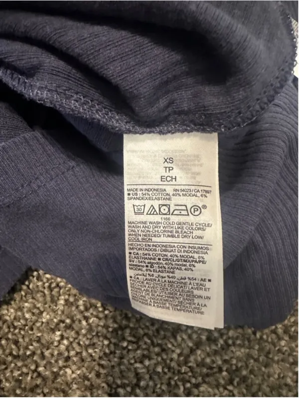 Old Navy Women's XS Navy Blue Short Sleeve T-Shirt - Image 7