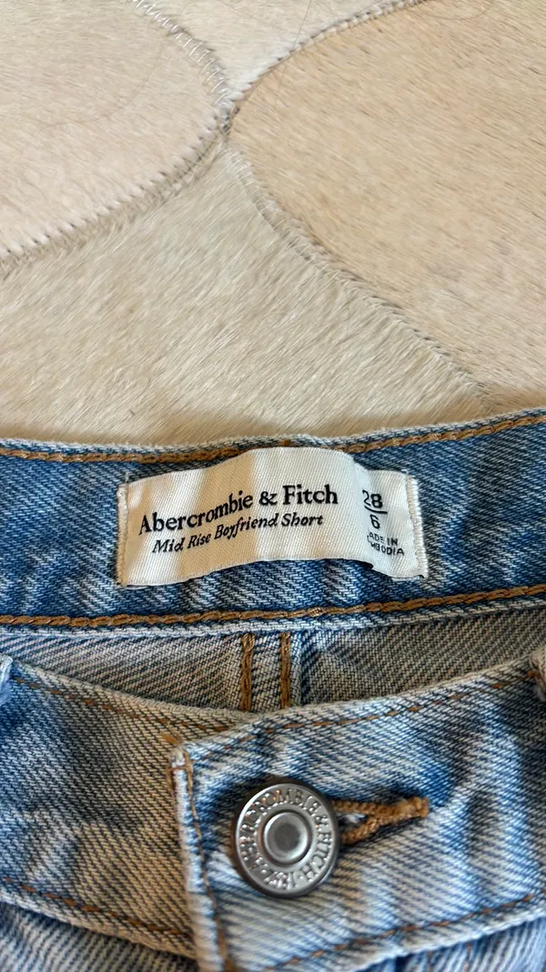 Abercrombie Mid Rise Boyfriend Denim Shorts - Image 3