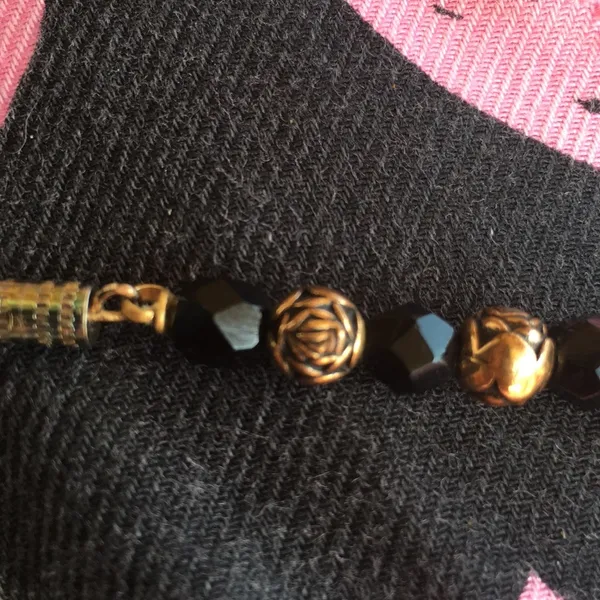 Pretty black and gold vintage beaded necklace - Image 2
