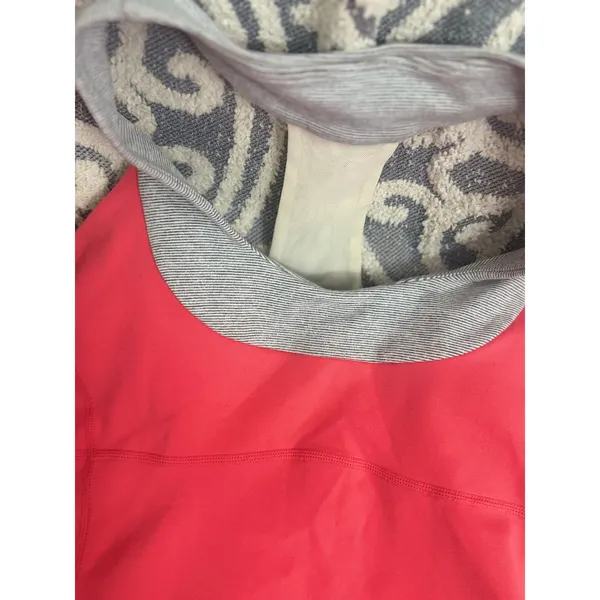 Lululemon Size 8 Round Neck Tank Top Activewear Racerback built in sports bra - Image 6
