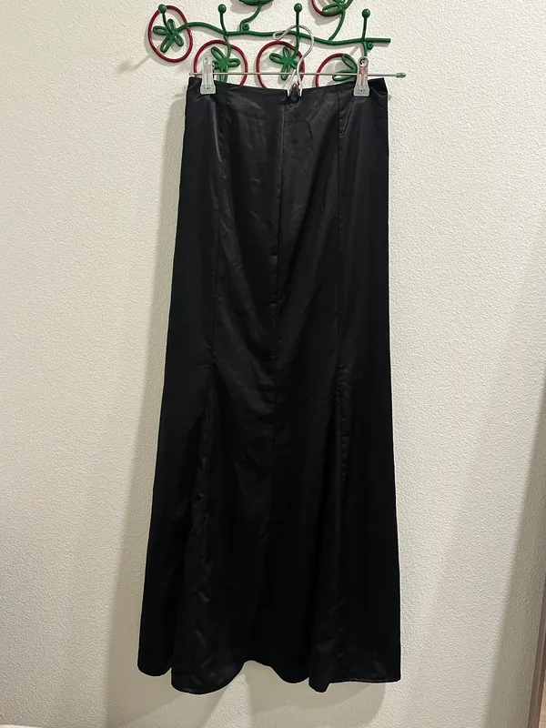 H&M CrêPed Satin Skirt - Image 3