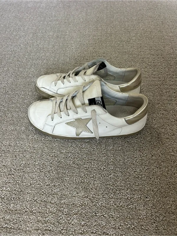 Dirty old sneakers White and Gold Star Low-Top Women's Sneakers - Image 3