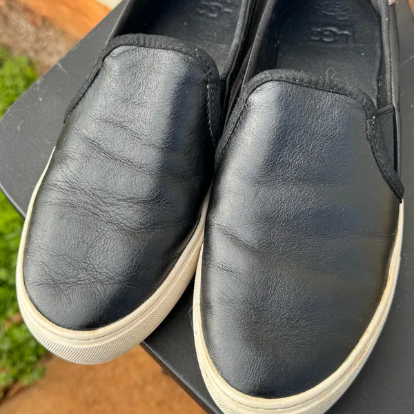 UGG Black Leather Slip On Sneakers Women Size 8 EU 39 Casual Platform Comfort - Image 4