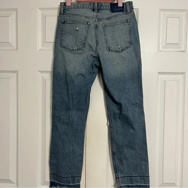 Abercrombie High Rise Mom Jeans - Image 3