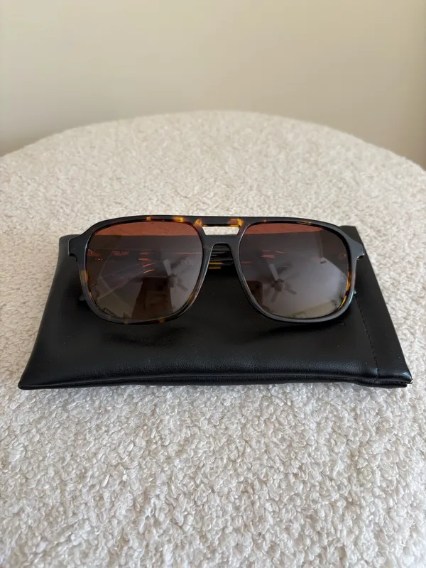 Quay Australia Sunglasses On The Fly Aviator Standard - Image 2
