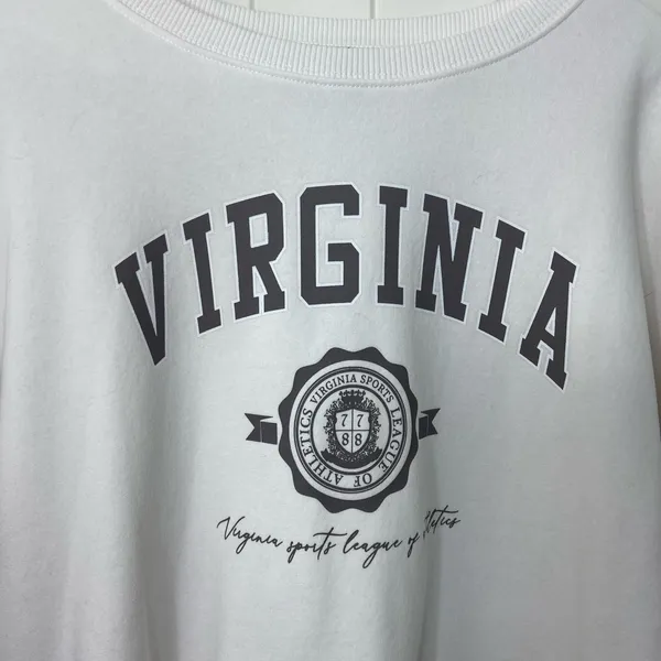 EUC Primark‎ women’s white colored sleeve fleece lined decal crewneck large - Image 3