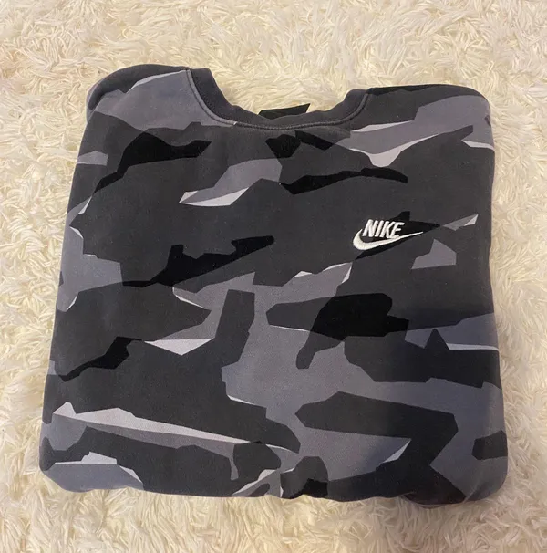 Nike Crew Neck - Image 2