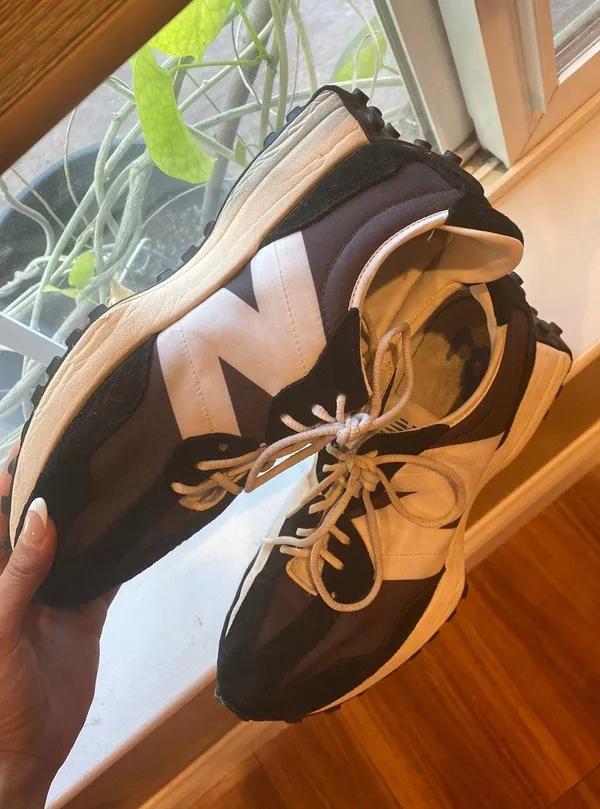 New Balance 327 Shoe - Image 2