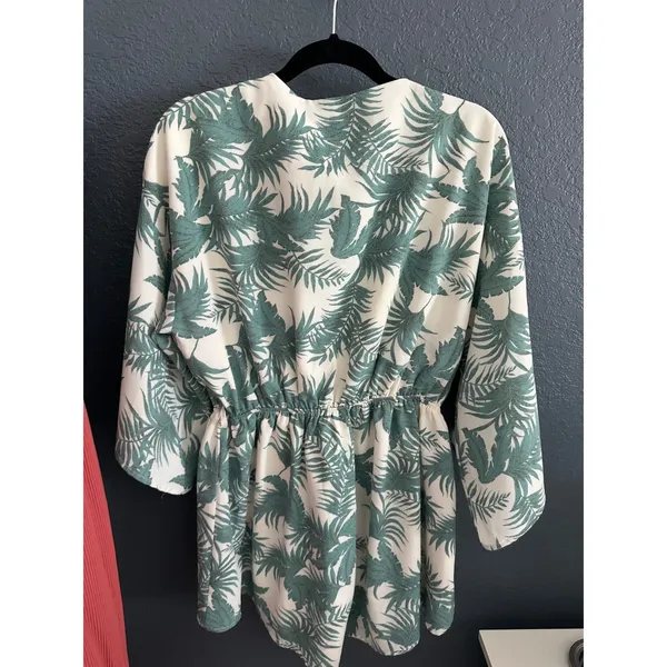 Pink Lily Tropical Palm Leaf Print Romper Green White V-Neck Kimono Sleeve S GUC - Image 5