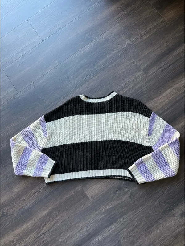 American Eagle Sweater Cropped - Image 6