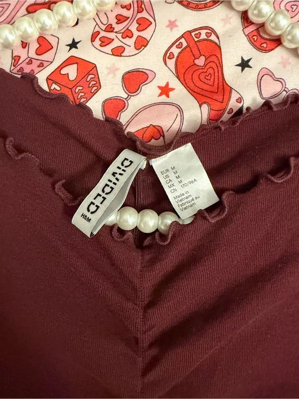 H&M Size Medium Casual Burgundy Red Ruched Lettuce Edge Short Sleeve Top - Image 4