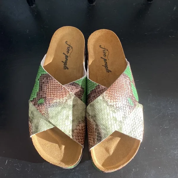 Sidelines Flatform Sandals - Image 6