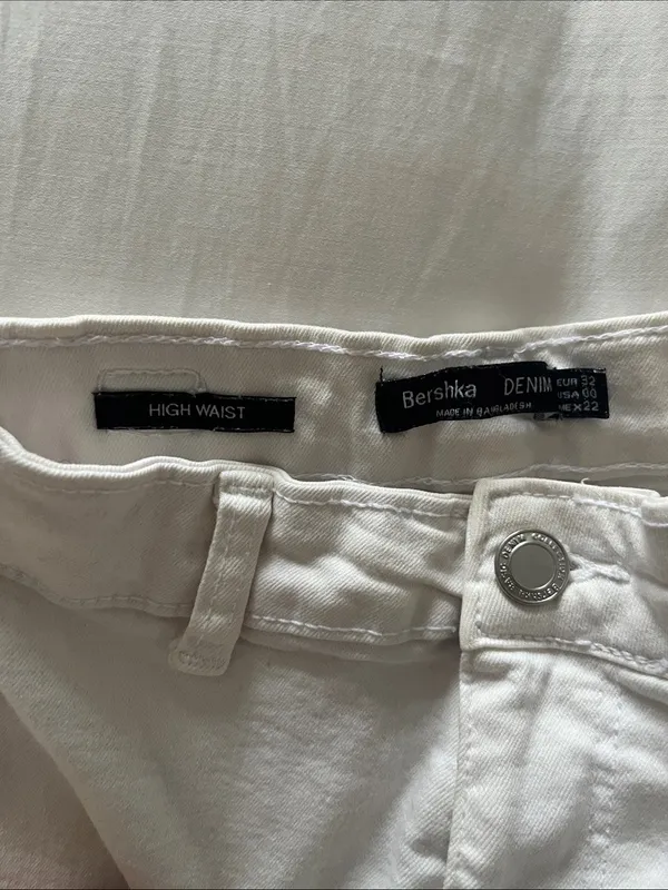 Bershka | Super High-Rise Fitted White Denim Cuffed Shorts XXS - Image 5