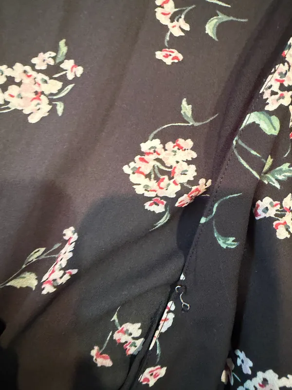 Abercrombie & Fitch Black Floral Print Wrap Dress Short Sleeve Low Cut Small - Image 3