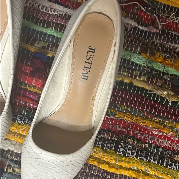 JustFab White Pointed Toe Heels (Y2K) - Image 2