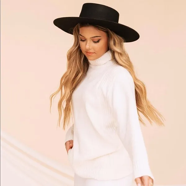 ✨ Cozy in Cream Sweater✨ White Size L - Image 3
