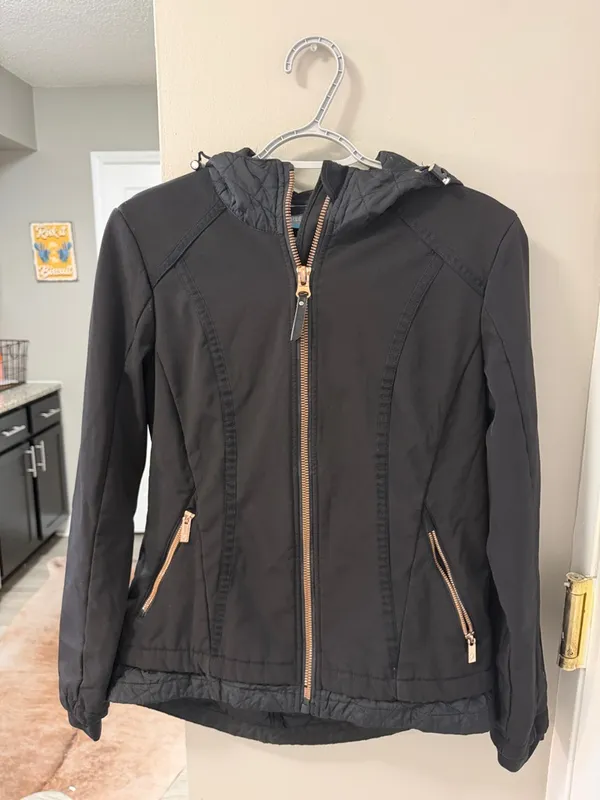$110 Free country Embur Hybrid Softshell Jacket in black S - Image 2