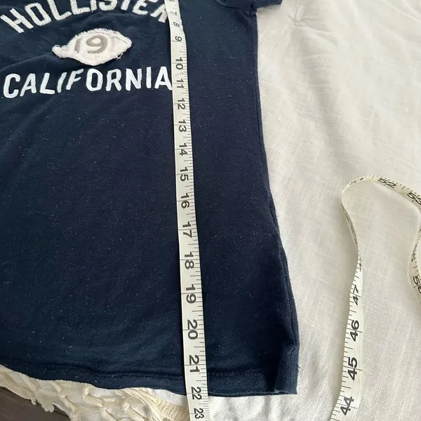 Hollister Navy Blue 19 Y2K 2000s Baby Tee Graphic Tee - Image 2