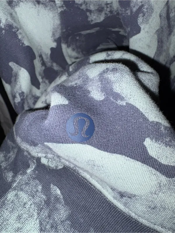 Lululemon Loungeful cropped hoodie heritage camo WP Blue size 2 - Image 6