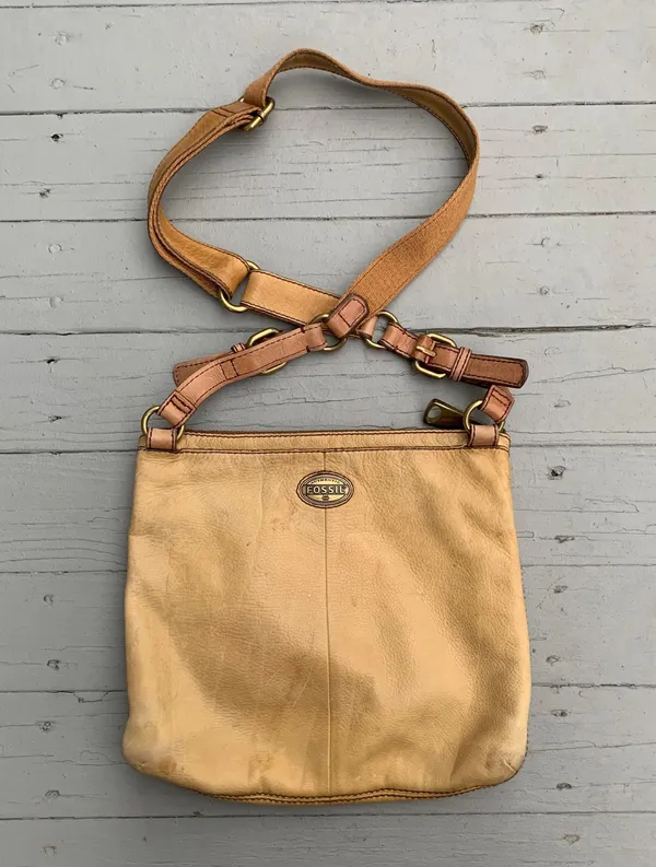Fossil Y2K Tan/Yellowish Leather Crossbody Purse w/ Numerous Zipper Pockets - Image 3