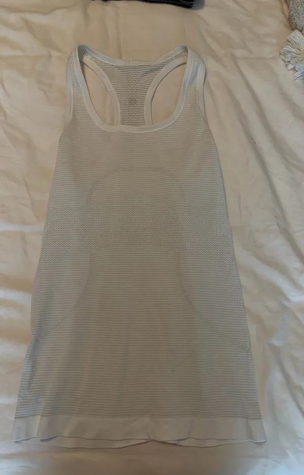 Swiftly Tech Racerback Lululemon hip length - Image 3