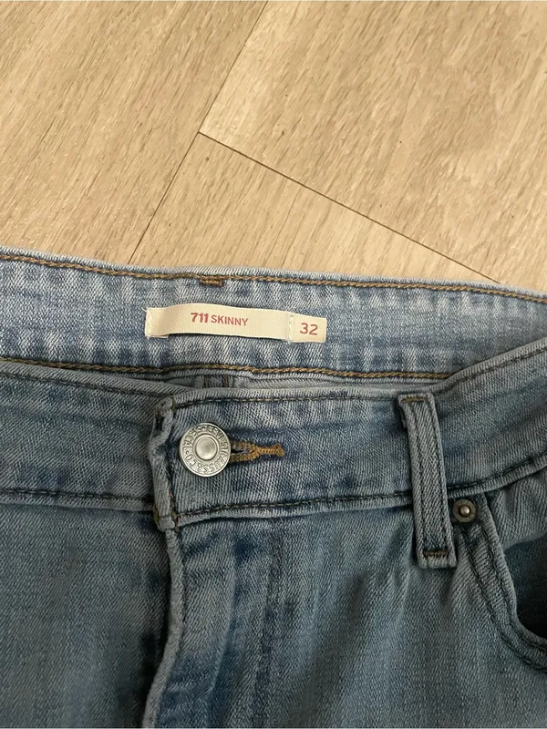 Levi's Women's Light Blue Skinny Jeans - Image 2