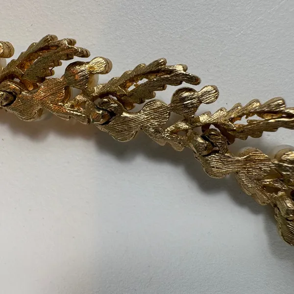 Vintage‎ Trifari Gold Tone Faux Pearl Leaf Necklace & Bracelet Set - Image 6