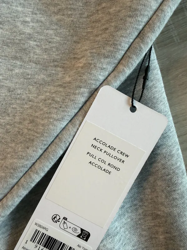 Alo Yoga heather grey sweatshirt Size M #yogawear #athleisure - Image 4
