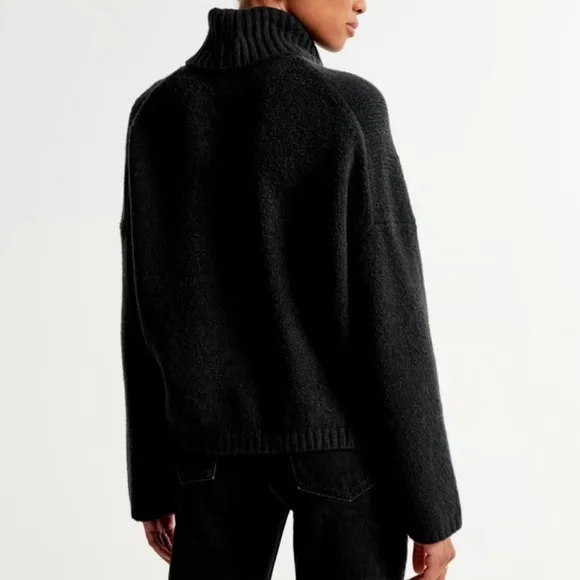 Abercrombie & Fitch Black Turtleneck Sweater Size Medium Wedge - Image 2