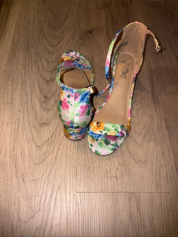 Brash Floral Ankle-Strap Sandals in Multicolor - Image 4