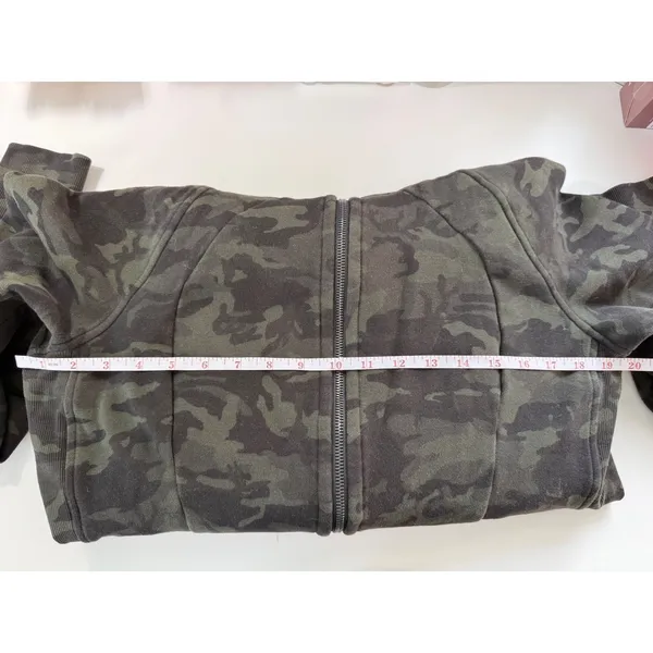 Lululemon Camo Full‎ Zip Hooded Jacket Women's Size 12 Green Black Athleisure - Image 6