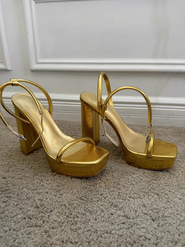 SheIn Gold chunky heels - Image 2