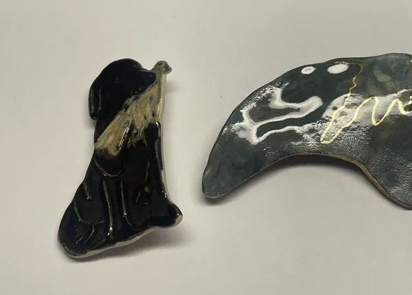 Lot Of 2 Hand Made Ceramic Brooch Pins Hand Painted - A Bird Hunting Dog - Image 2