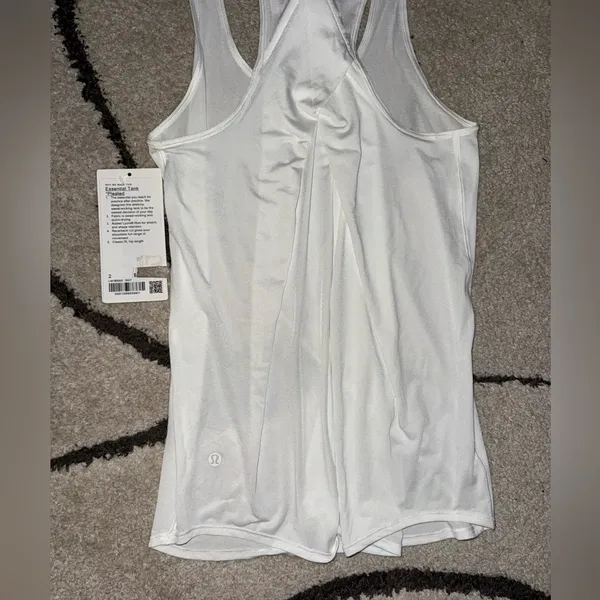 LULULEMON Essential Tank Top
Pleated - Image 7