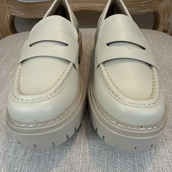 Soda Women's Chunky Platform Loafers White Lug Sole Y2K Style size 7.5 classic preppy - Image 4