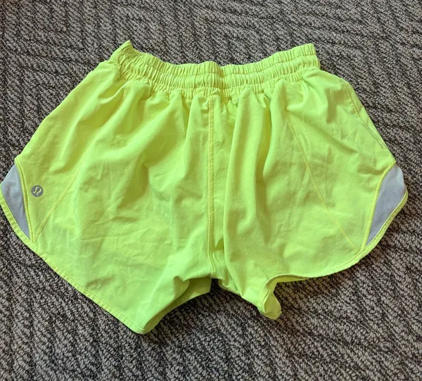 Lululemon 4inch hotty hots - Image 2
