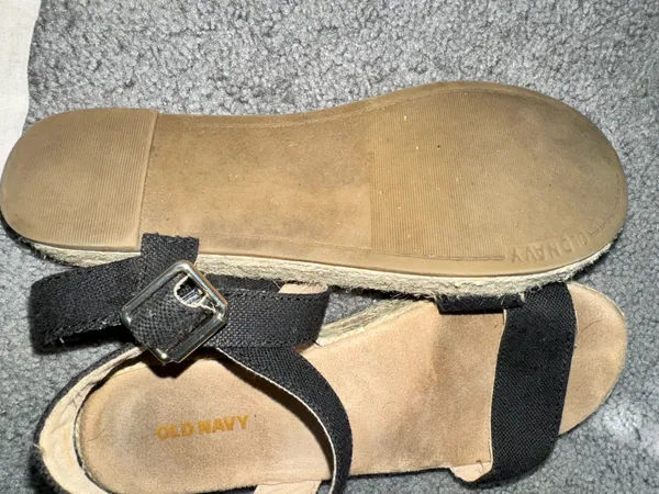 Old Navy Sandals Wedge Platform - Image 2