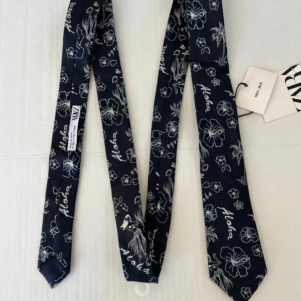 NWT Zara Sz M Navy Blue Floral Aloha Silk Thin Slim Necktie 58"‎ x 2.5" inch - Image 2