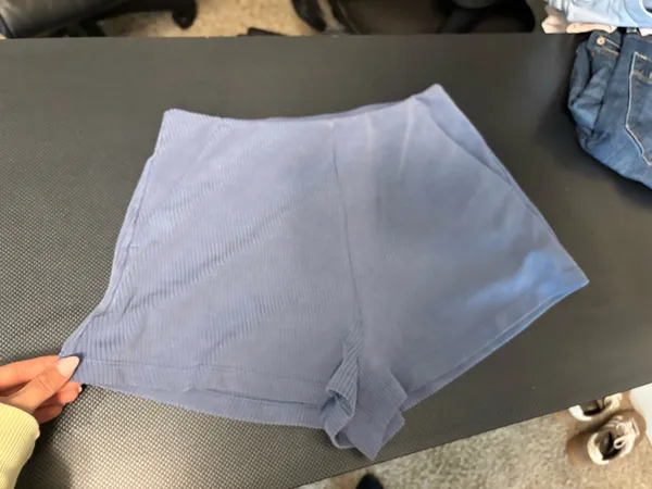 Lululemon Softstreme Shorts 4" - Image 2