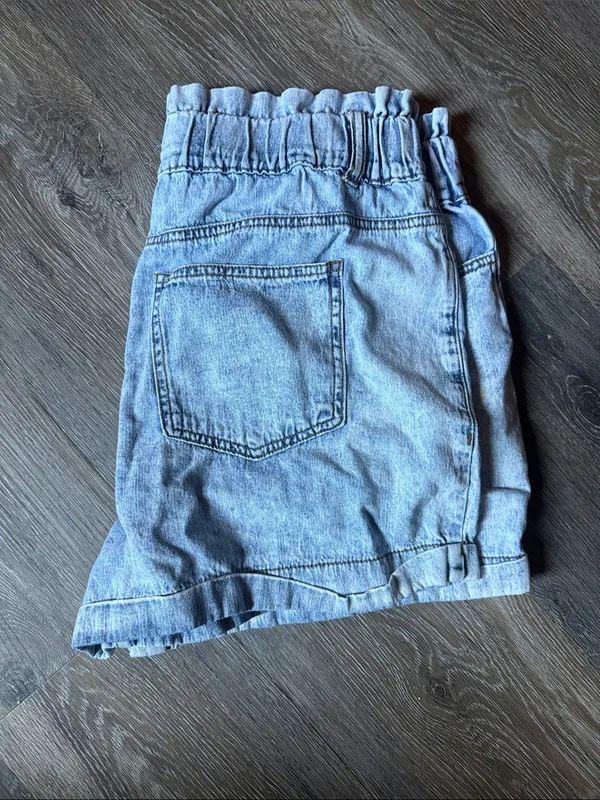 TGLA Woman’s M Lightweight Light Wash Paperbag Waist Cuffed Hem Denim Shorts - Image 5