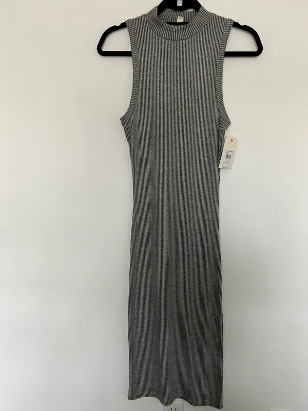 Billabong NWT Midi Grey Dress -size Small - Image 6
