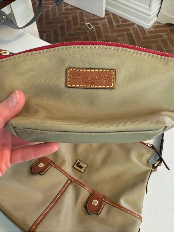 Dooney and Bourke Taupe Khaki Olive Wayfarer Sac Hobo Bag &‎ Matching Pouch - Image 7